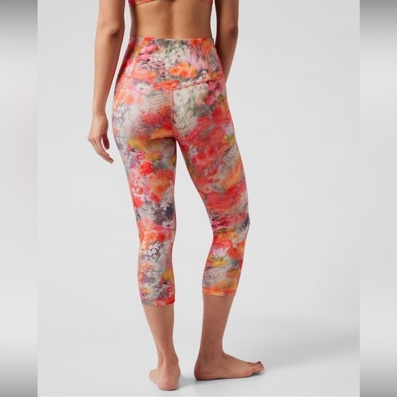 ✨NWT! Athleta, Elation Capri in Renewed Bloom Spring Pink. - Picture 2 of 6